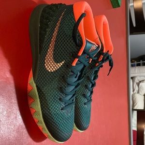 COPY - Kyrie 1 “Flytrap”